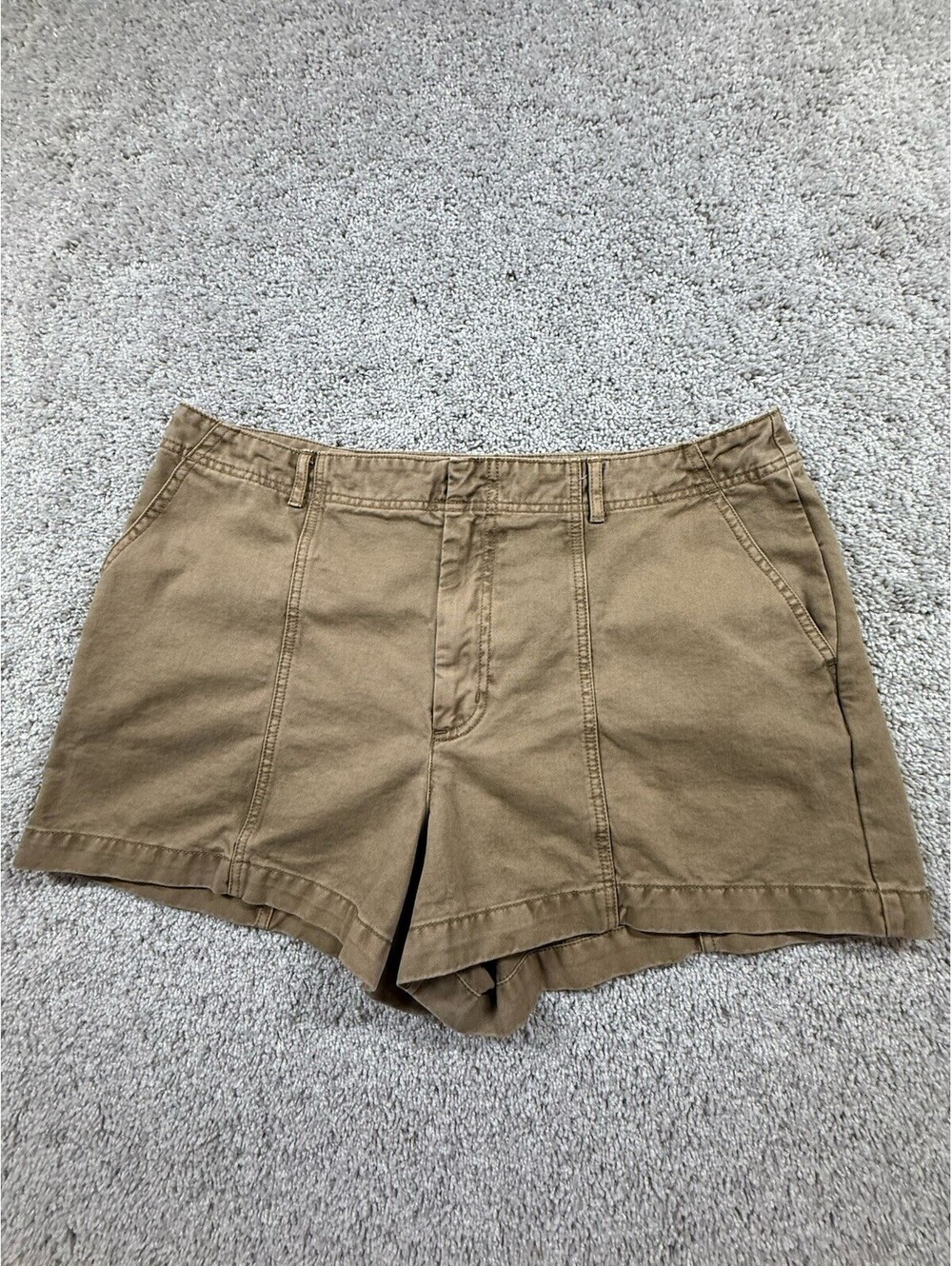 NWOT Universal Thread Women’s Cotton Shorts Size 16 Khaki Chino